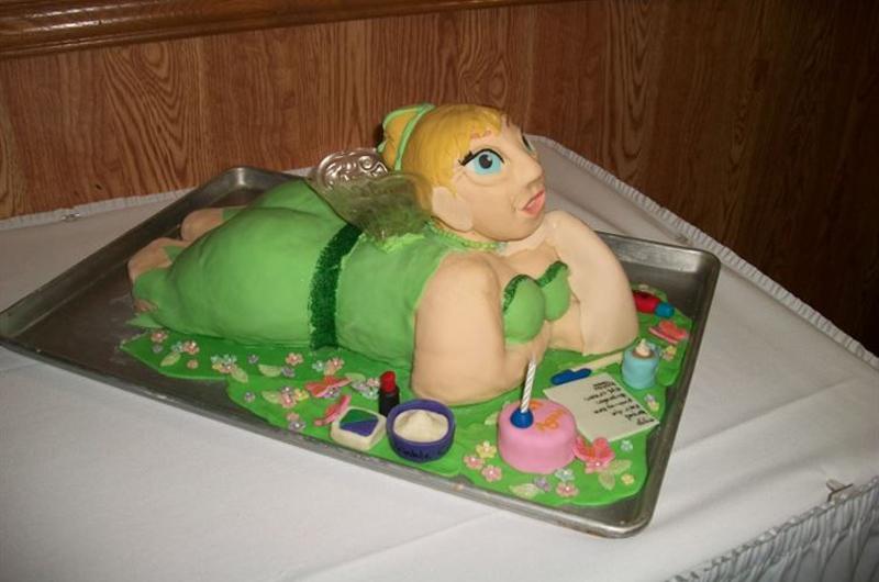 Hí hửng làm cái bánh tặng mẹ chồng dịp sinh nhật, làm xong không biết nên tặng mẹ nữa hay không
