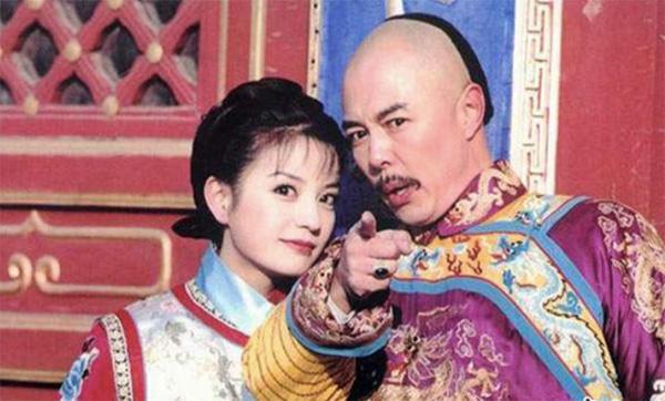 3 lan trieu vy "loi mieng, qua cau rut van" khien ca lang giai tri mang chui - 6