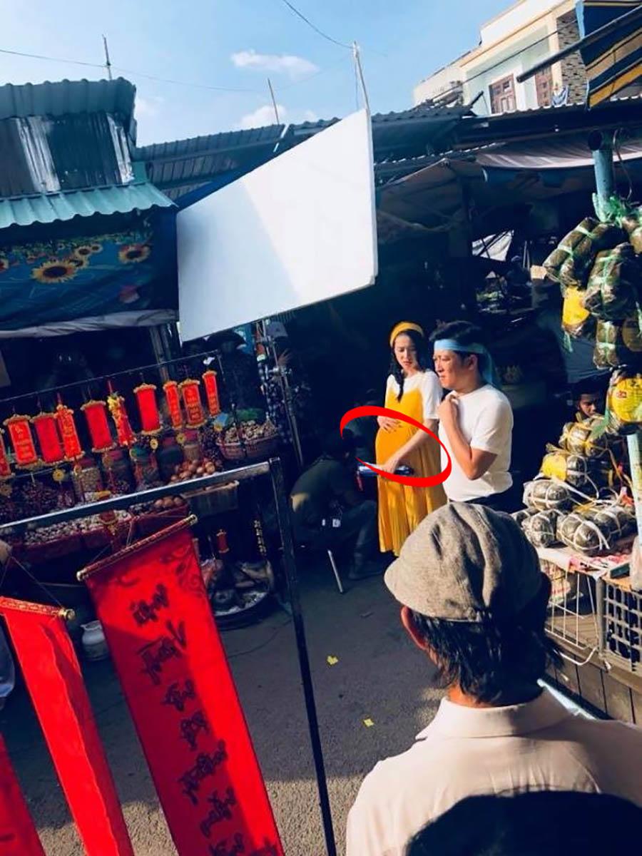 cuoi cung nguoi ham mo cung duoc thay nha phuong lo bung bau lon ben canh chong - 1