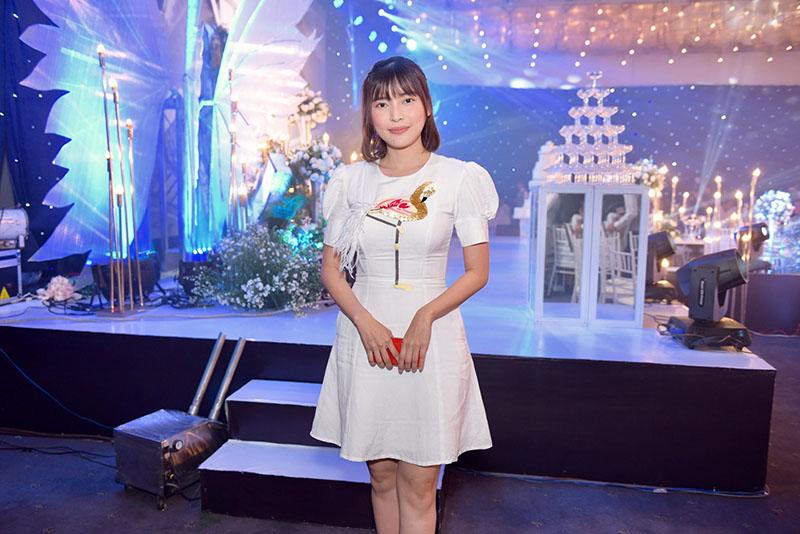 que van nam tay nam em den chuc mung dam cuoi cua ung hoang phuc - 9