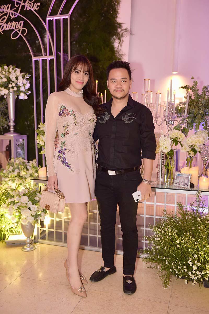 que van nam tay nam em den chuc mung dam cuoi cua ung hoang phuc - 5