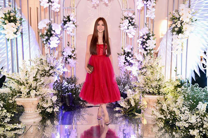 que van nam tay nam em den chuc mung dam cuoi cua ung hoang phuc - 3