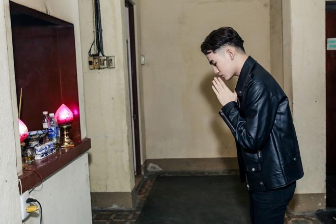 Thu Minh lặng lẽ đưa đón, ngắm nhìn trò cưng Ali Hoàng Dương biểu diễn trên sân khấu - 2