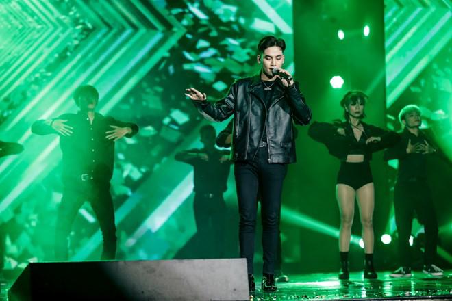 Thu Minh lặng lẽ đưa đón, ngắm nhìn trò cưng Ali Hoàng Dương biểu diễn trên sân khấu - 7