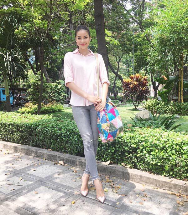 Hoa hậu cuồng màu hồng đâu chỉ có Tiểu Vy, Phạm Hương cũng có cả núi đồ - 11