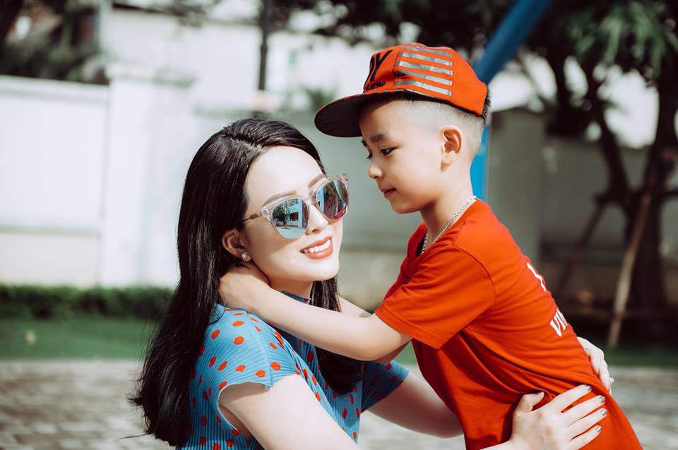 2 hotgirl nuc tieng thanh hoa lam me "an dut" gai tre: nguoi xinh ngay tho, nguoi dep goi cam - 12