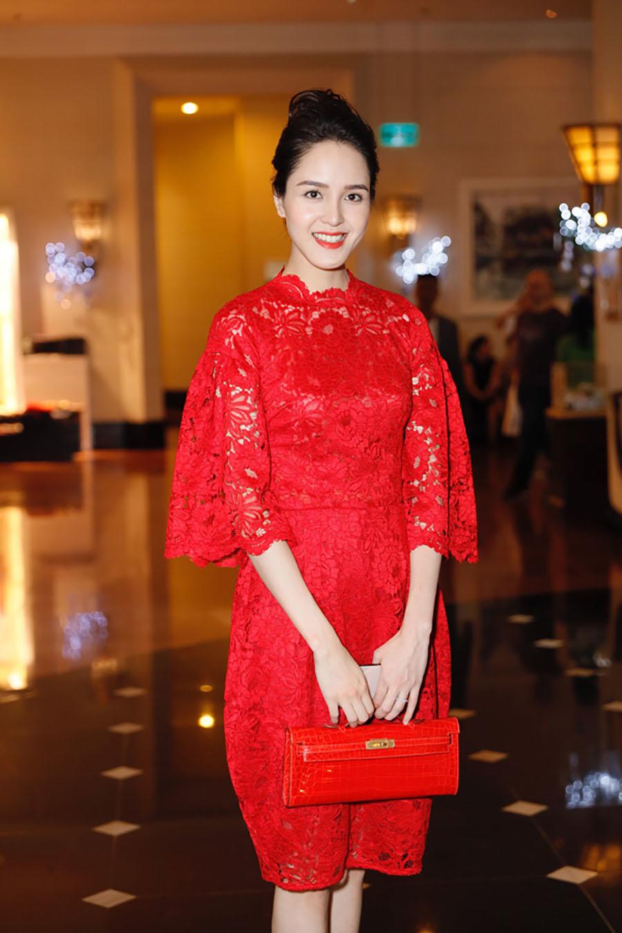 bat ngo: nghi le dam cuoi dien ra nhanh gon, a hau thanh tu nhuong san khau cho bong da - 9