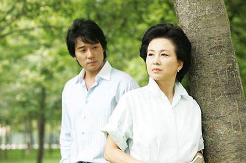 choang vang khi nhin thay nguoi dan ong ma con gai dan ve gioi thieu "con re" - 2