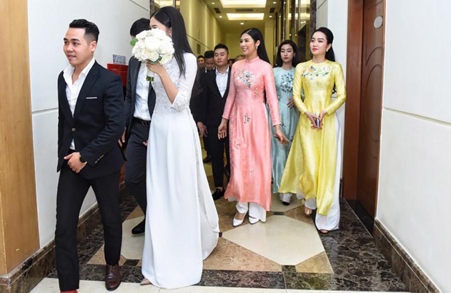 chong dai gia cua a hau thanh tu mang nhieu sieu xe den dua nang ve dinh - 7