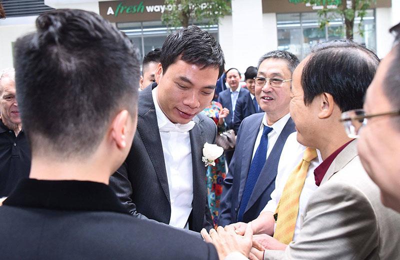 chong dai gia cua a hau thanh tu mang nhieu sieu xe den dua nang ve dinh - 4