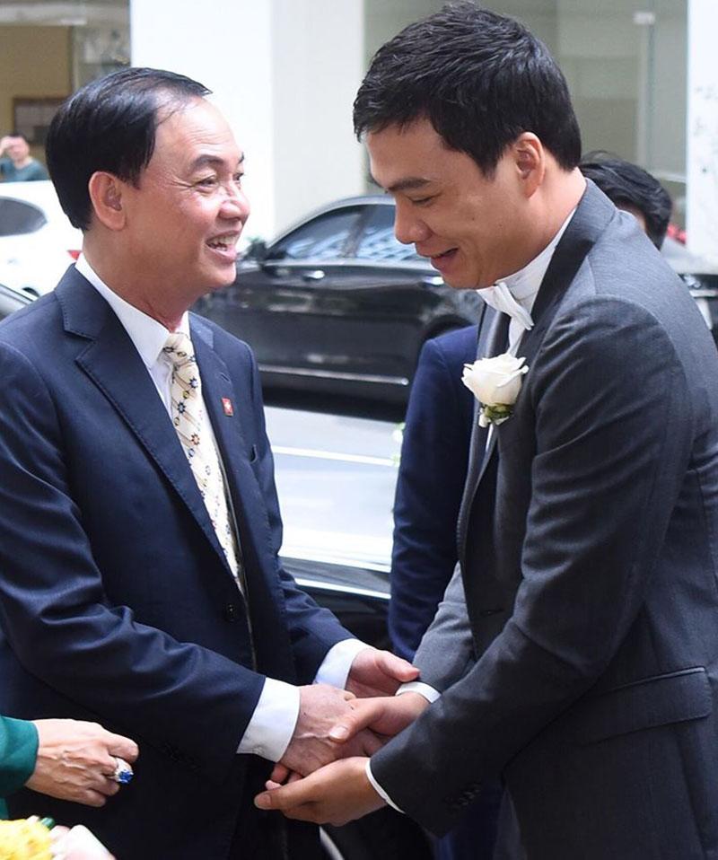 chong dai gia cua a hau thanh tu mang nhieu sieu xe den dua nang ve dinh - 5