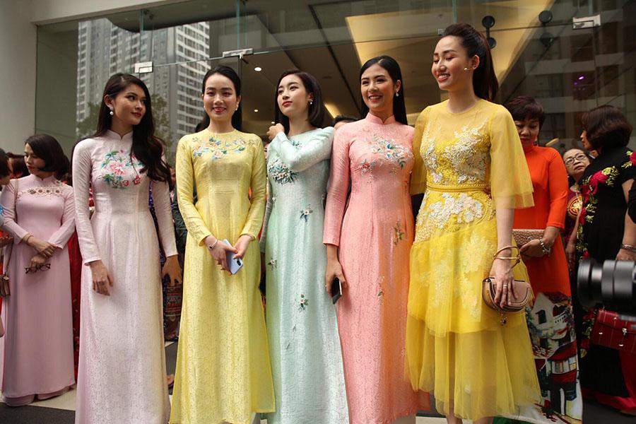 chong dai gia cua a hau thanh tu mang nhieu sieu xe den dua nang ve dinh - 8