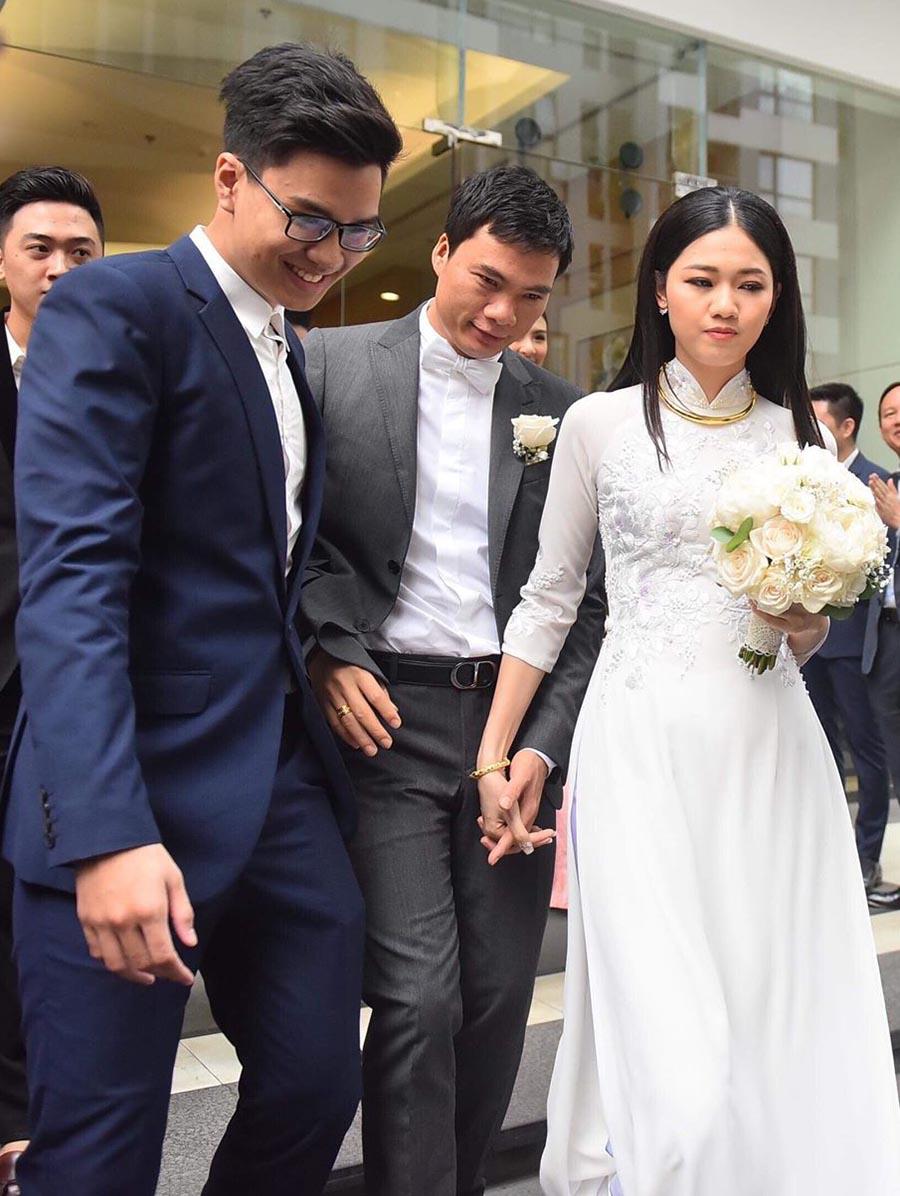 chong dai gia cua a hau thanh tu mang nhieu sieu xe den dua nang ve dinh - 11