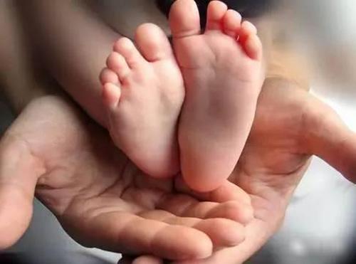Hai bộ phận này của bé sơ sinh, càng được chạm nhiều trẻ càng thông minh - 4