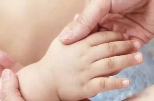Hai bộ phận này của bé sơ sinh, càng được chạm nhiều trẻ càng thông minh - 2