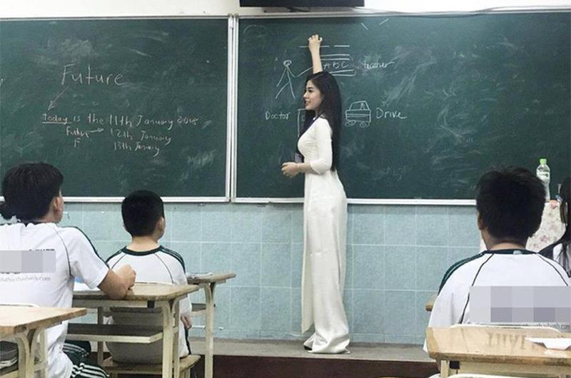 3. Giáo viên tiếng Anh với đam mê theo đuổi hình tượng sexy

Cô là Trần Đinh Thanh Nhàn (sinh năm 1995) giáo viên dạy Anh Văn ở một trường tư thục tại TP. Hồ Chí Minh cũng nổi lên nhờ những bức ảnh chụp trộm.
