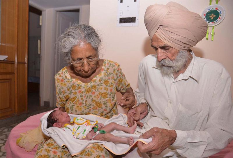 Bà Daijinder sống cùng chồng ở Amritsar, Punjab, miền Bắc Ấn Độ. Vì khó có con, họ đã trải qua hàng loạt quá trình điều trị nhưng không hiệu quả.
