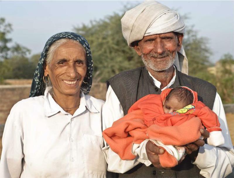 Khác với bà Daijinder, bà Rajo cũng ở Ấn Độ đã có nhiều con trước khi sinh đứa cuối cùng khi 69 tuổi.
