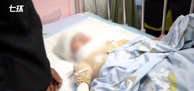 be gai 7 tuoi bong nang vi me do nuoc soi vao nguoi, he lo bi kich gia dinh - 1
