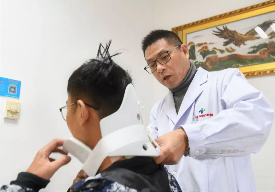 Thói quen xấu khi làm việc nhiều người mắc khiến chàng trai trẻ phải phẫu thuật gấp - 1