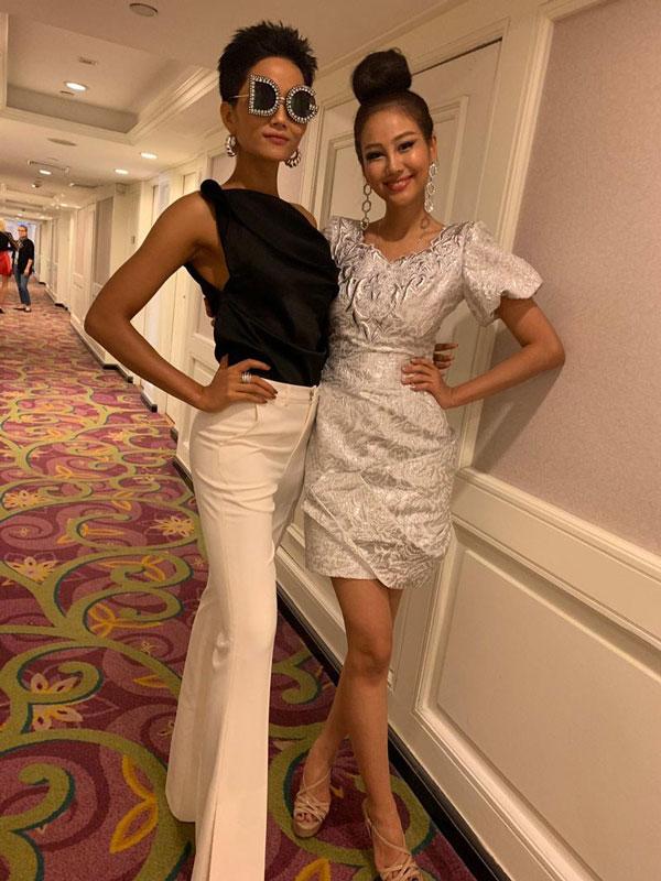 Không có tiền, Hamp;#39;Hen Niê mang dép tổ ong chỉ 10k tặng bạn tại Miss Universe 2018 - 4