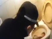 Tin tức - Đẻ rơi con lúc đi vệ sinh mới biết mình mang bầu, cô gái hốt hoảng gọi người cứu giúp