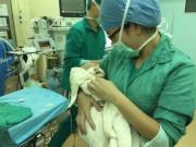 Bà bầu - Vỡ thai ngoài tử cung, máu chảy ướt chân, bác sĩ vẫn cắn răng đứng mổ đẻ cho sản phụ