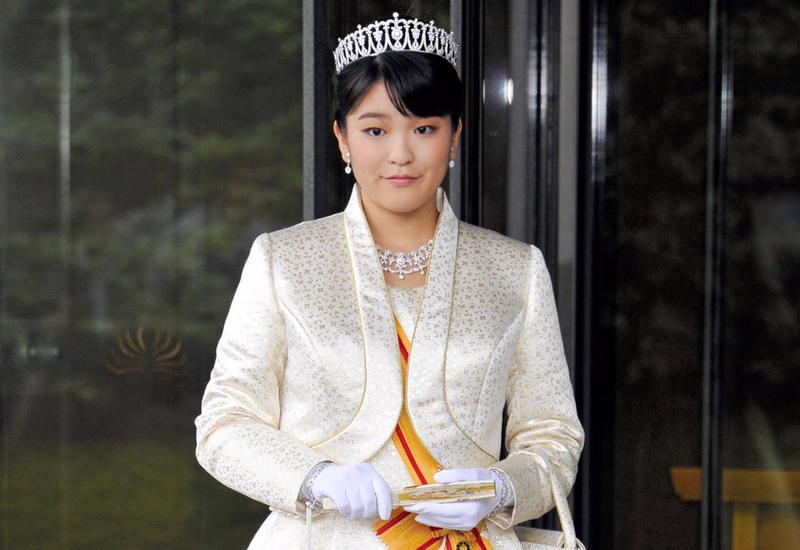 Công chúa Mako theo học Đại học Cơ đốc Quốc tế từ tháng 4/2010 và là thành viên đầu tiên trong gia đình Hoàng gia Nhật Bản học tập tại đây. Mako từng có 9 tháng theo học chương trình trao đổi tại Đại học Edinburg, Scotland để nghiên cứu về nghệ thuật và văn hoá.
