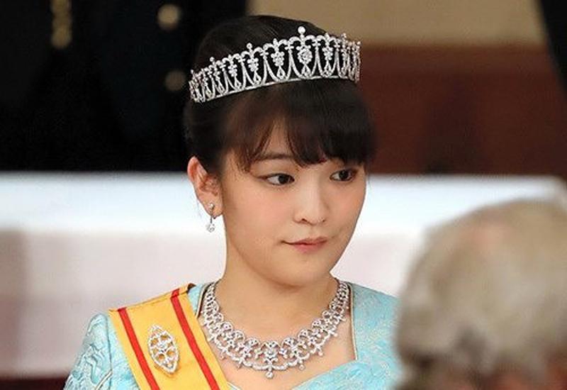 Mako cũng sở hữu một ngoại hình bắt mắt rất thuần Á. Ở cô toát lên một sự nhẹ nhàng và rất thanh cao. Công chúa Mako thường xuyên xuất hiện trong các hoạt động của Hoàng gia với những bộ trang phục đơn giản nhưng không kém phần lộng lẫy, xinh đẹp.
