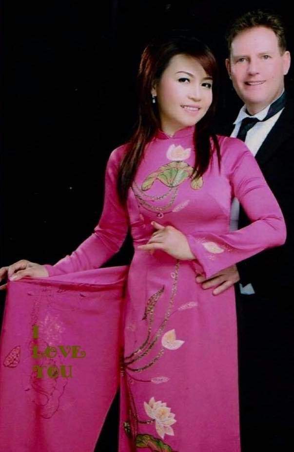 Trúng “mánh” của mẹ Việt đơn thân, chàng ca sĩ Hà Lan 10 năm theo đuổi và cái kết - 2