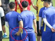 Tin tức - Công Phượng chạm chỗ "nhạy cảm" của Đức Chinh, Đình Trọng vỗ mông Hồng Duy, fan nữ bấn loạn