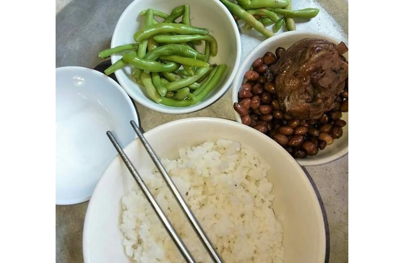 Người ăn canh chan nước mắt, kẻ hân hoan ra mặt với muôn kiểu cơm cữ của chị em - 3