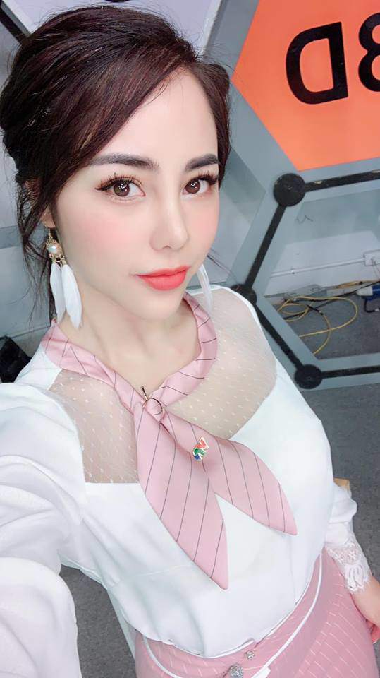Nữ MC 33 tuổi mang gương mặt 9x nóng bỏng nhất VTV, con gái cũng cực sang chảnh - 2