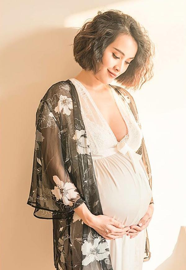 Mỹ nhân Việt mang bầu năm 2018: Toàn người đẹp nóng bỏng, bụng vượt mặt vẫn không chịu bớt xinh - 16