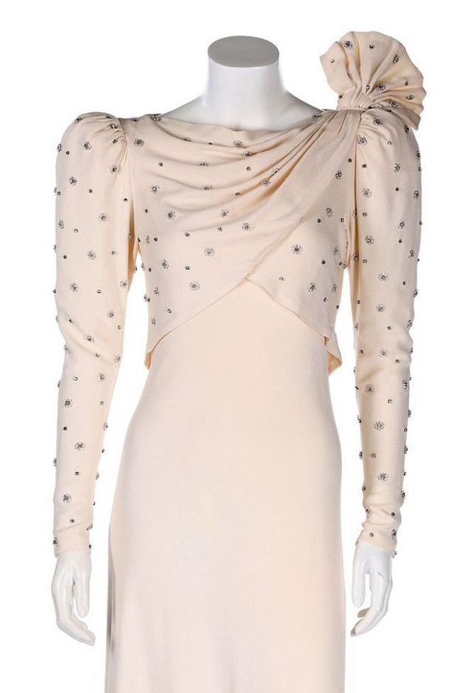 Chuyện khó tin về chiếc đầm của công nương Diana: đồ sida trước khi được đấu giá bạc tỷ - 6