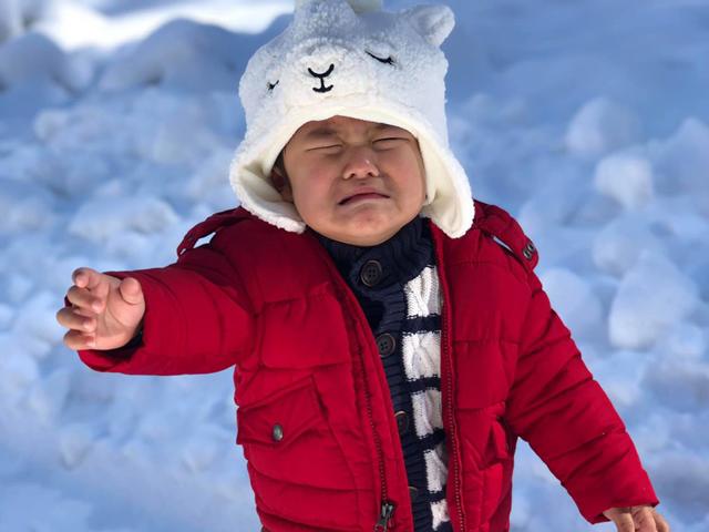 Tưởng vợ Đan Trường để con khóc giữa trời lạnh buốt, không ngờ lý do vô cùng đáng yêu