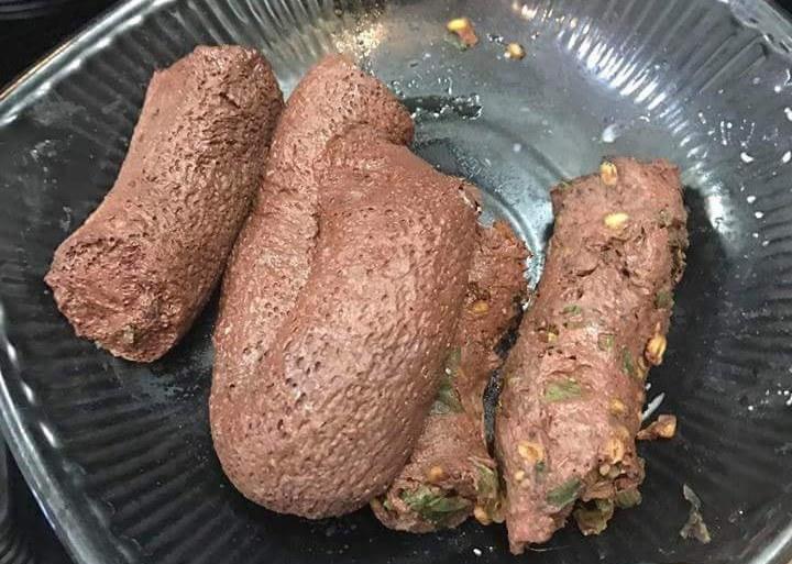 Bà chị chiên xúc xích, cô em chưa ăn đã thấy amp;#34;noamp;#34; còn dân mạng ám ảnh muốn amp;#34;tắt thởamp;#34; - 4