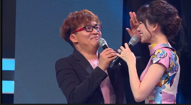 Hari Won dẫn lúng túng nhưng lại amp;#34;tốamp;#34; Đại Nghĩa ăn hiếp, chèn ép - 1