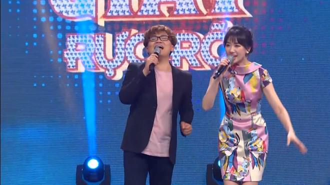 Hari Won dẫn lúng túng nhưng lại amp;#34;tốamp;#34; Đại Nghĩa ăn hiếp, chèn ép - 2