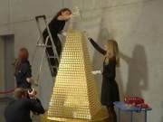 Xem ăn chơi - Sốc độc lạ: Hé lộ số vàng "khủng" để làm cây thông đắt nhất châu Âu