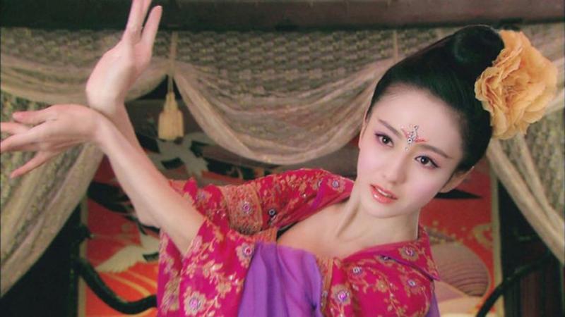 Triệu Phi Yến là người đàn bà lăng nhăng, lẳng lơ nhất lịch sử Trung Quốc xưa. Nàng là một mỹ nhân nổi tiếng trong lịch sử Trung Quốc với dung mạo xinh đẹp tuyệt thế.
