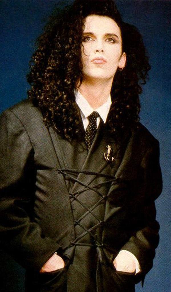 Khuôn mặt biến dạng, nam ca sĩ trẻ qua đời sau hơn 300 lần trùng tu nhan sắc - 3