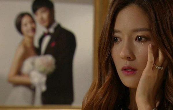 Cố giữ trinh tiết đến cùng, đêm tân hôn tôi ôm chăn khóc nấc bên tình già hơn 15 tuổi - 1