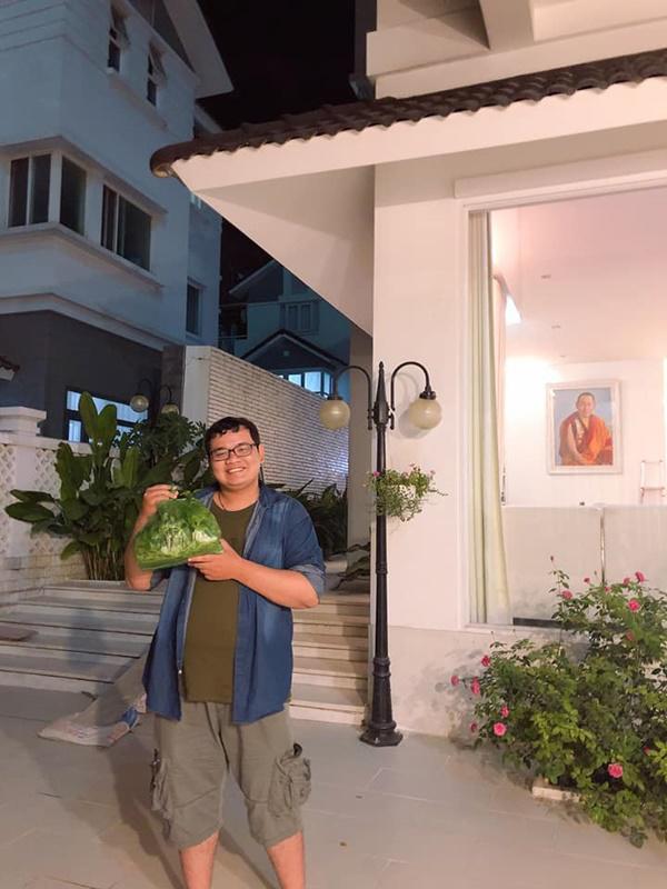 Không chỉ từ thiện khắp nơi, Thủy Tiên còn nổi tiếng amp;#34;thảo ănamp;#34;, trồng rau được cho hết - 4