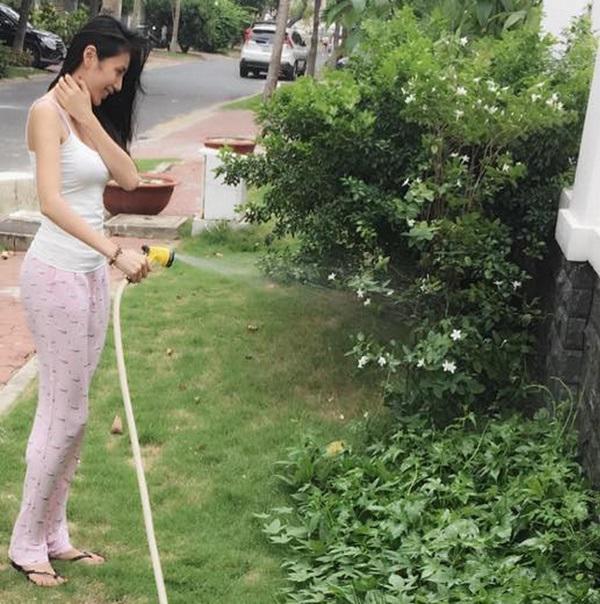 Không chỉ từ thiện khắp nơi, Thủy Tiên còn nổi tiếng amp;#34;thảo ănamp;#34;, trồng rau được cho hết - 8