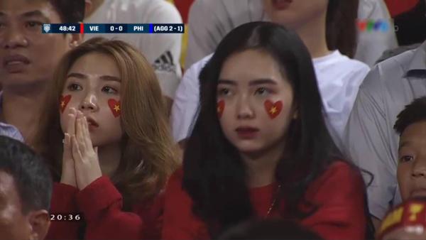 Nổi bật trên khán đài hôm qua là người yêu Duy Mạnh, Văn Đức nhưng vẫn thua xa người này! - 6