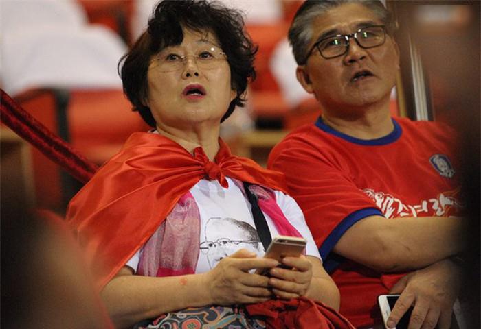 Nổi bật trên khán đài hôm qua là người yêu Duy Mạnh, Văn Đức nhưng vẫn thua xa người này! - 9