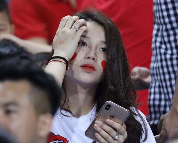 Nổi bật trên khán đài hôm qua là người yêu Duy Mạnh, Văn Đức nhưng vẫn thua xa người này! - 8