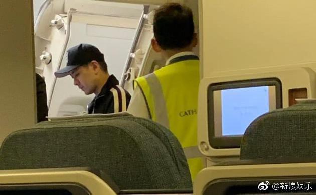 amp;#34;Quý ông trẻ mãi không giàamp;#34; Lâm Chí Dĩnh thành amp;#34;tội đồamp;#34; vì khiến hàng trăm người phải đợi - 2