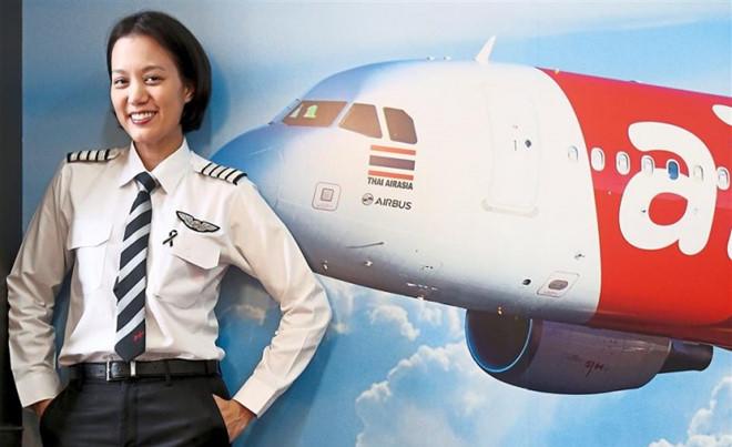 Sự thật bất ngờ về nữ cơ trưởng xinh đẹp nhất Thái Lan đang gây sốt - 5